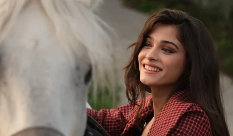يارين يابيجي تنضم إلى مسلسل البئر الأسود Kara Kuyu بشخصية عليّة